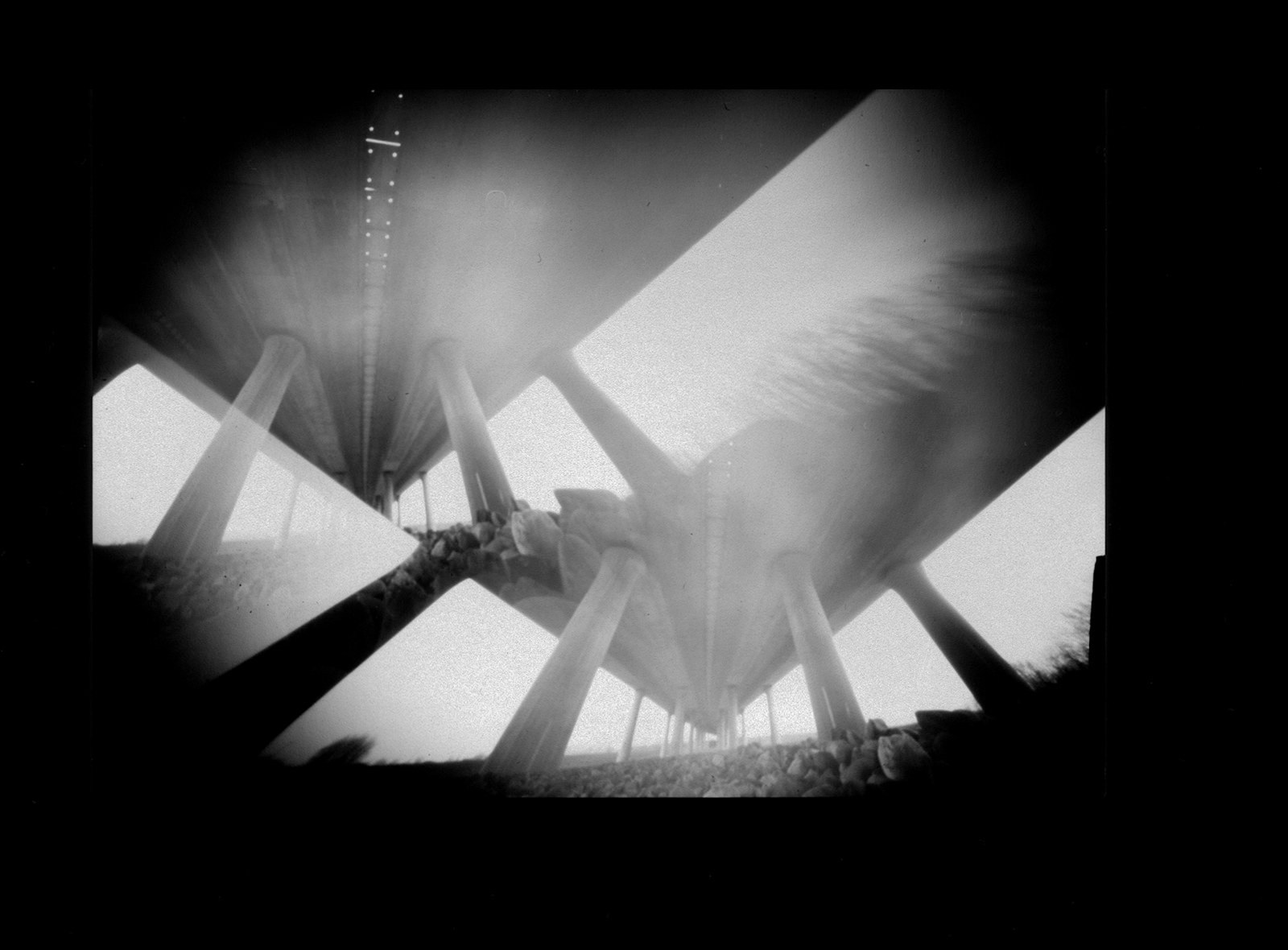 Okruh dvojdírkou - Pinhole