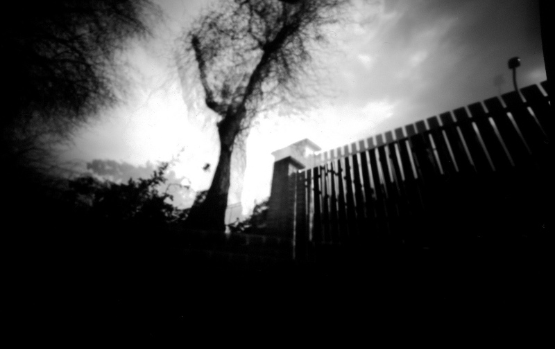 
Jen tak - Pinhole